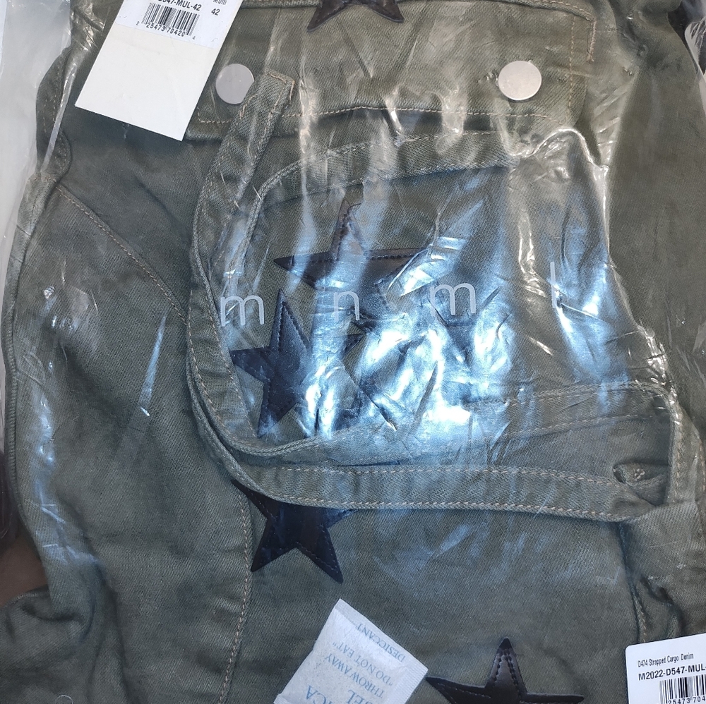 MNML Green Cargo Pants with Black Star Accents - Picture 12 of 12